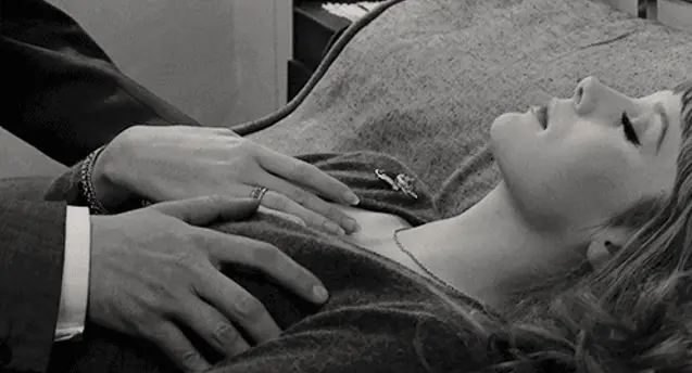 女人胸部摸起来应该是什么手感