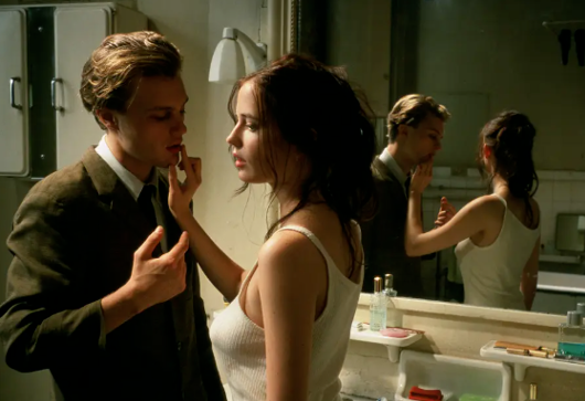 在镜子前爱爱是什么感觉?这里有份对镜爱爱实战技巧