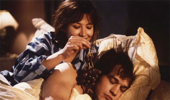 长期缺爱滋养的女性，其实真正缺的并不是爱